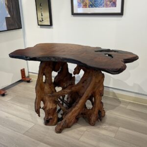 ENTRY / SERVING TABLE