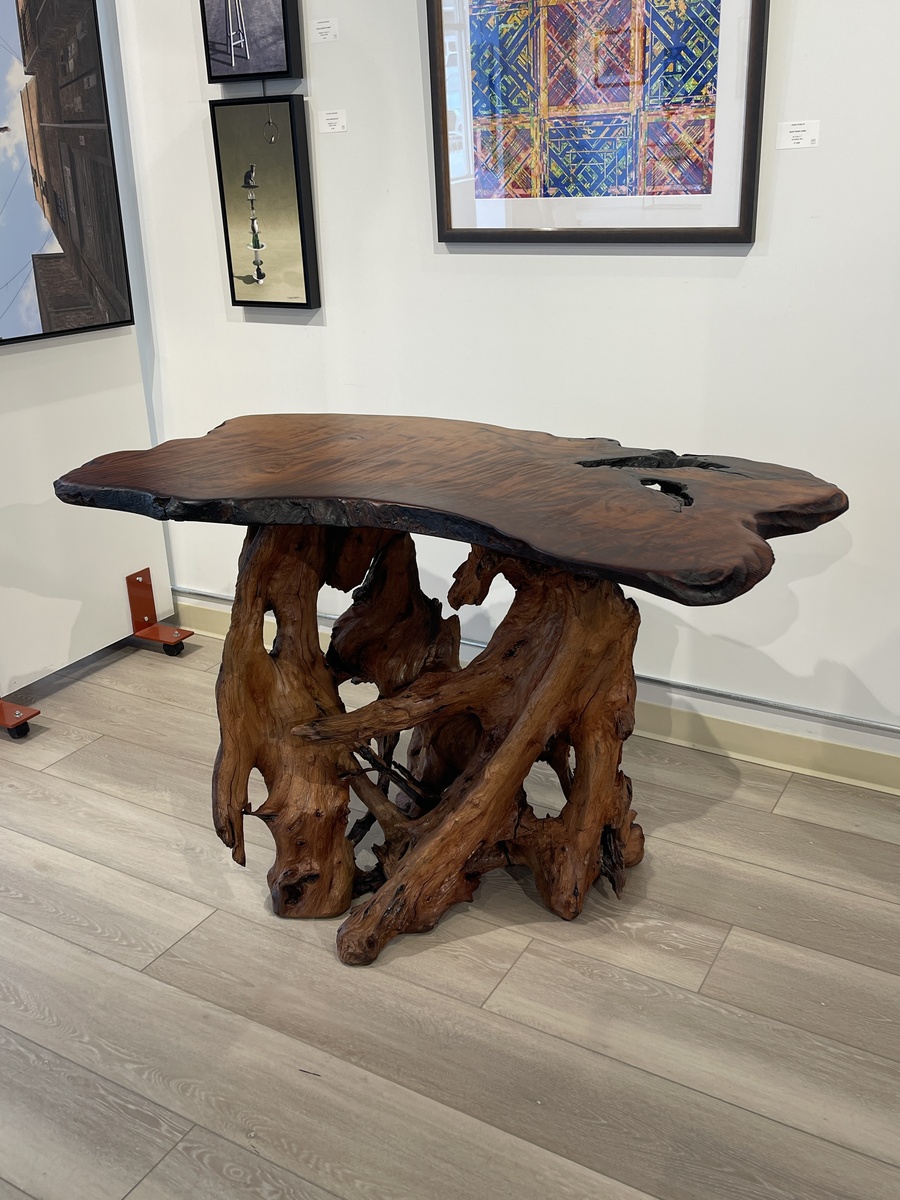 ENTRY / SERVING TABLE